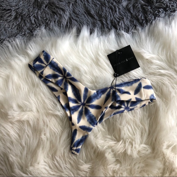 Stone Fox Swim Tucker Bikini bottoms in batik - Picture 2 of 6